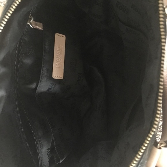 Michael Kors Purse- 100% authentic - Picture 2 of 5