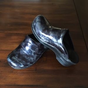 Blue Marble Dansko Size 35 Clogs