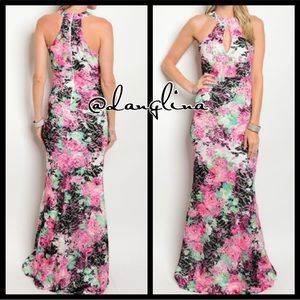 ❣️ Sale was $65 down sizing ❣️ Choker floral maxi dress