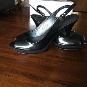 Nine West Size 6 Black Patent Leather Sandals