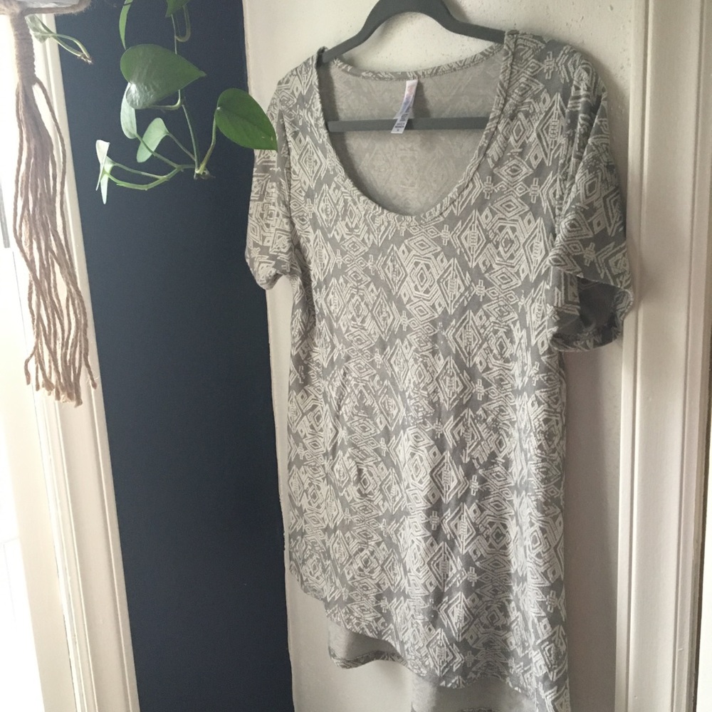 Lularoe grey and white Classic T- size medium