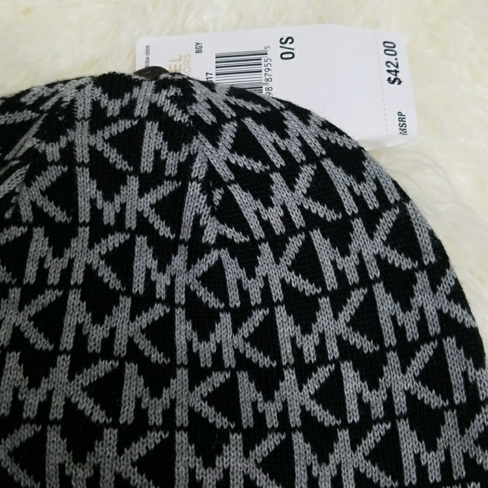 MICHAEL KORS BEANIE ((LAST 1)) - Picture 2 of 2