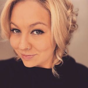 Meet your Posher, Caitlin