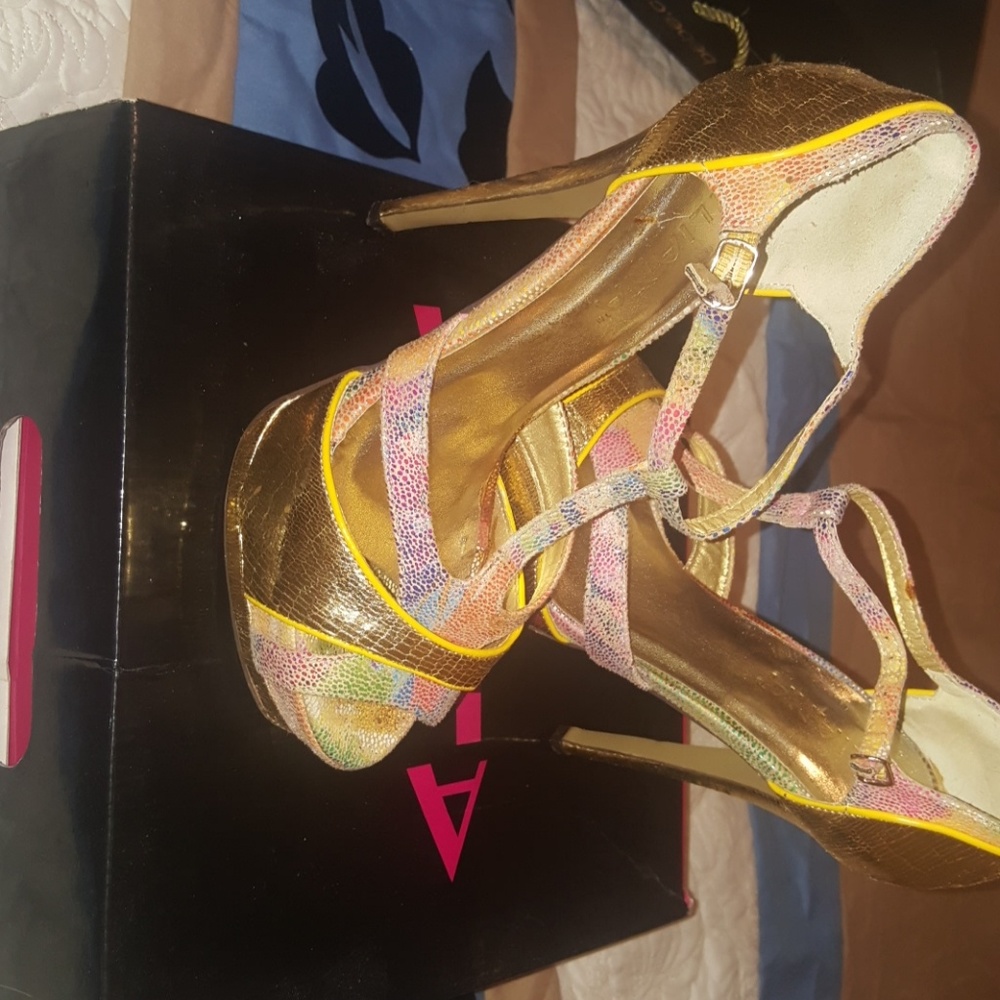 High heels gold with different colors
