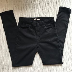 Black Levi's 721 High Rise Skinny Jeans