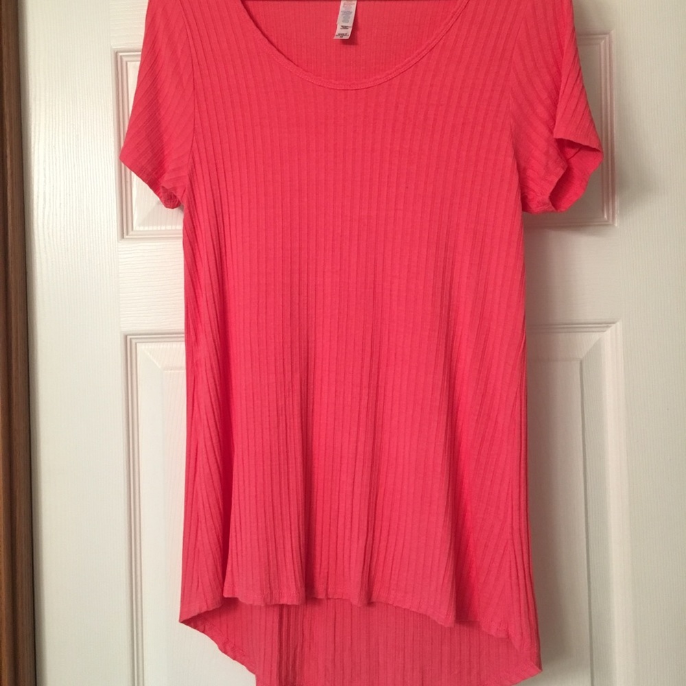 Lularoe Classic T - coral, ribbed, medium