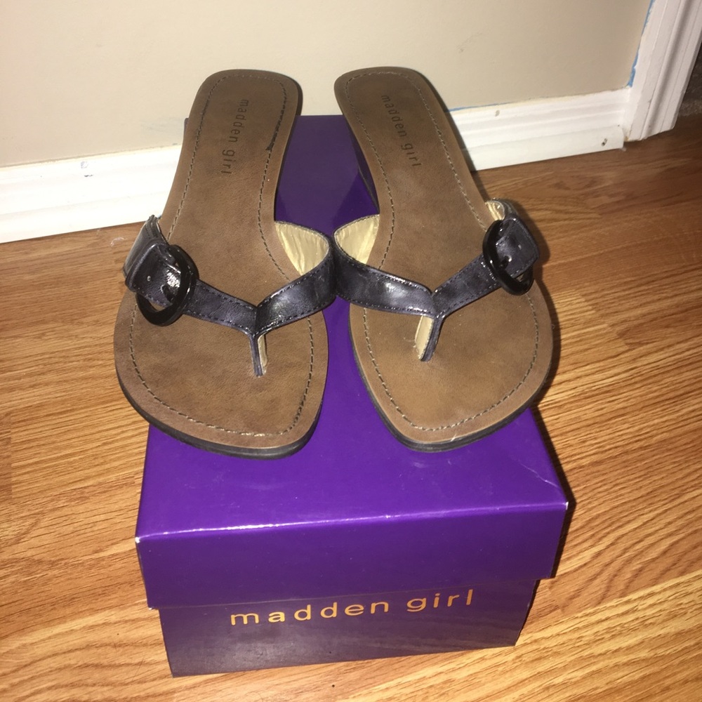 Black Madden Girl wedged sandal