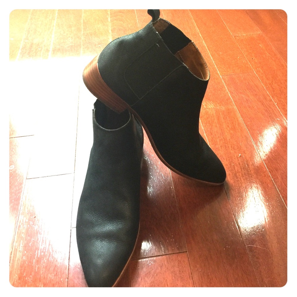 Matte black Gap booties