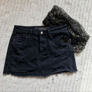 Black distressed mini skirt 🖤