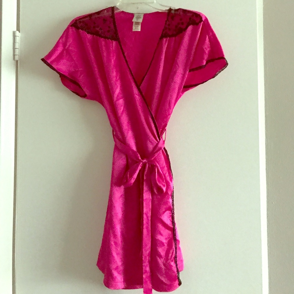 Sexy short sleeve lace detail robe
