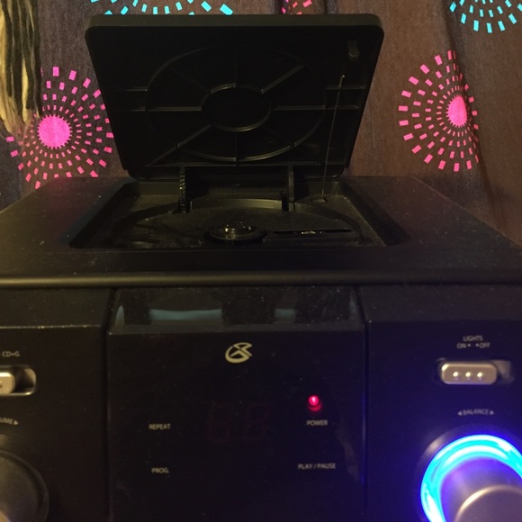 Speaker/Karaoke Machine - Picture 2 of 4