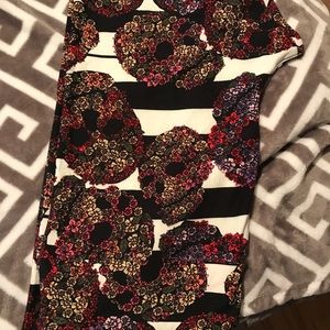 NWOT LULAROE floral skull leggings