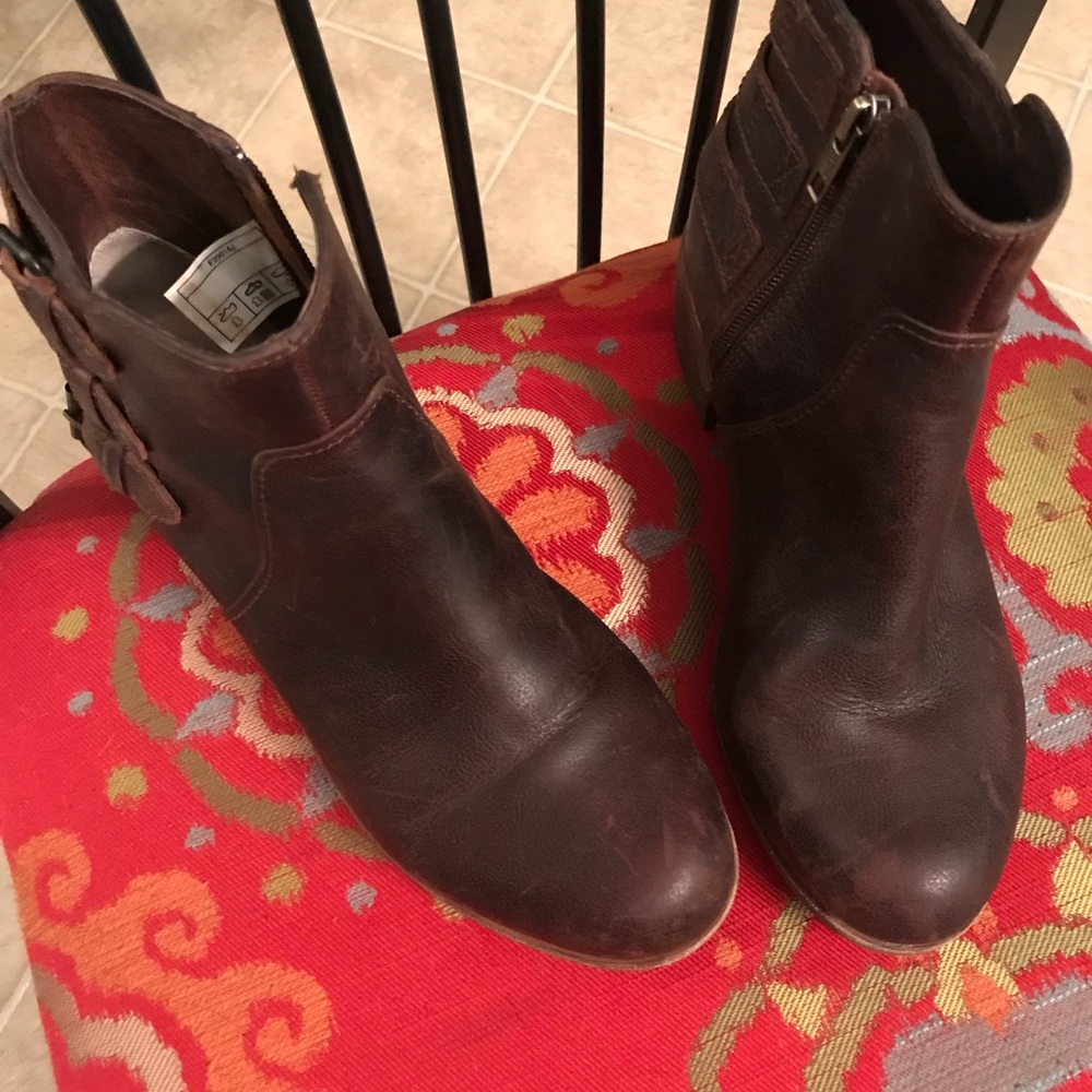 Ugg brown leather boots size 7