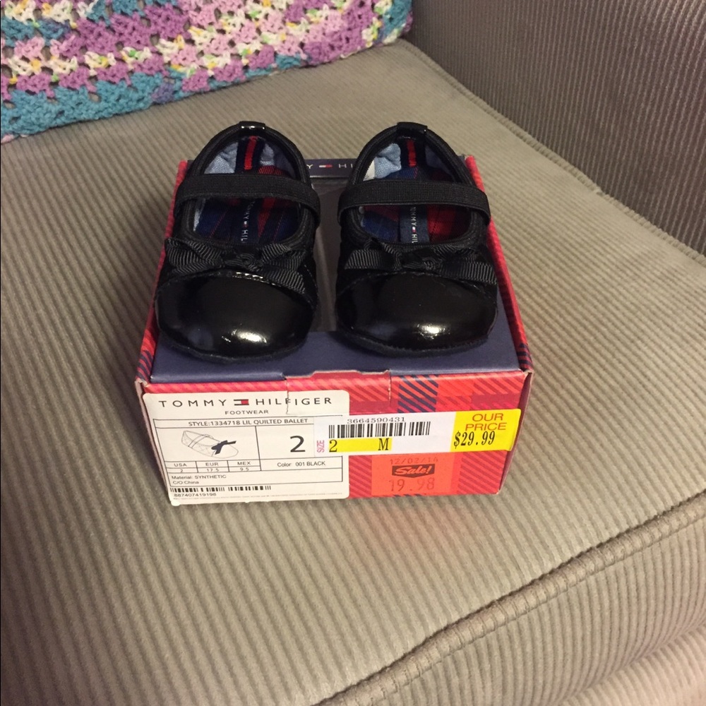 Size 2 Tommy Hilfiger dress shoes