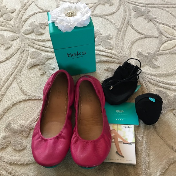 Tieks Shoes - Size 7 Fushia Tieks by Gavrieli