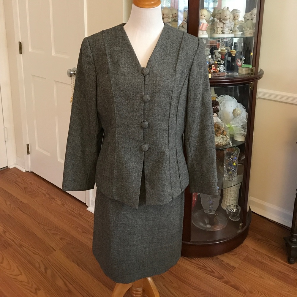 2-Piece Suite
