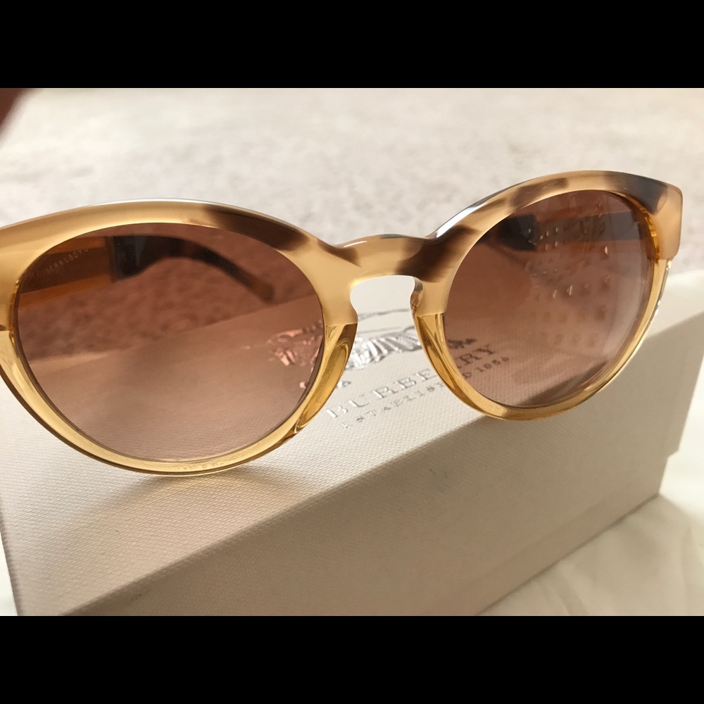 AUTHENTIC 💯 Burberry Sunglasses