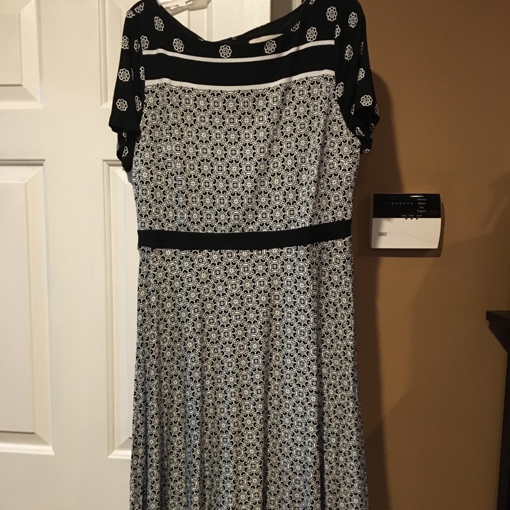 LOFT NWT Short sleeve midi dress
