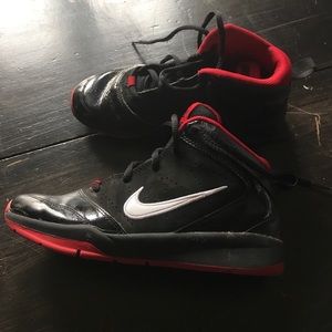 Nike basketball shoes boys/girls