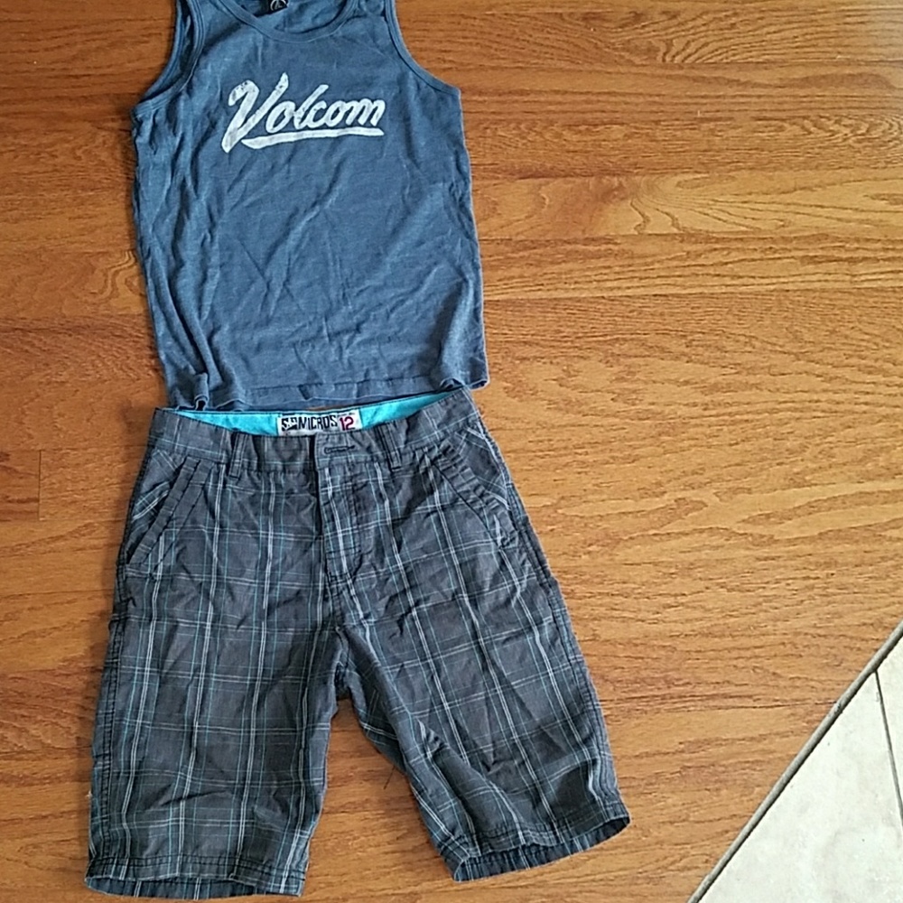 Set of Volcom shirt and shorts