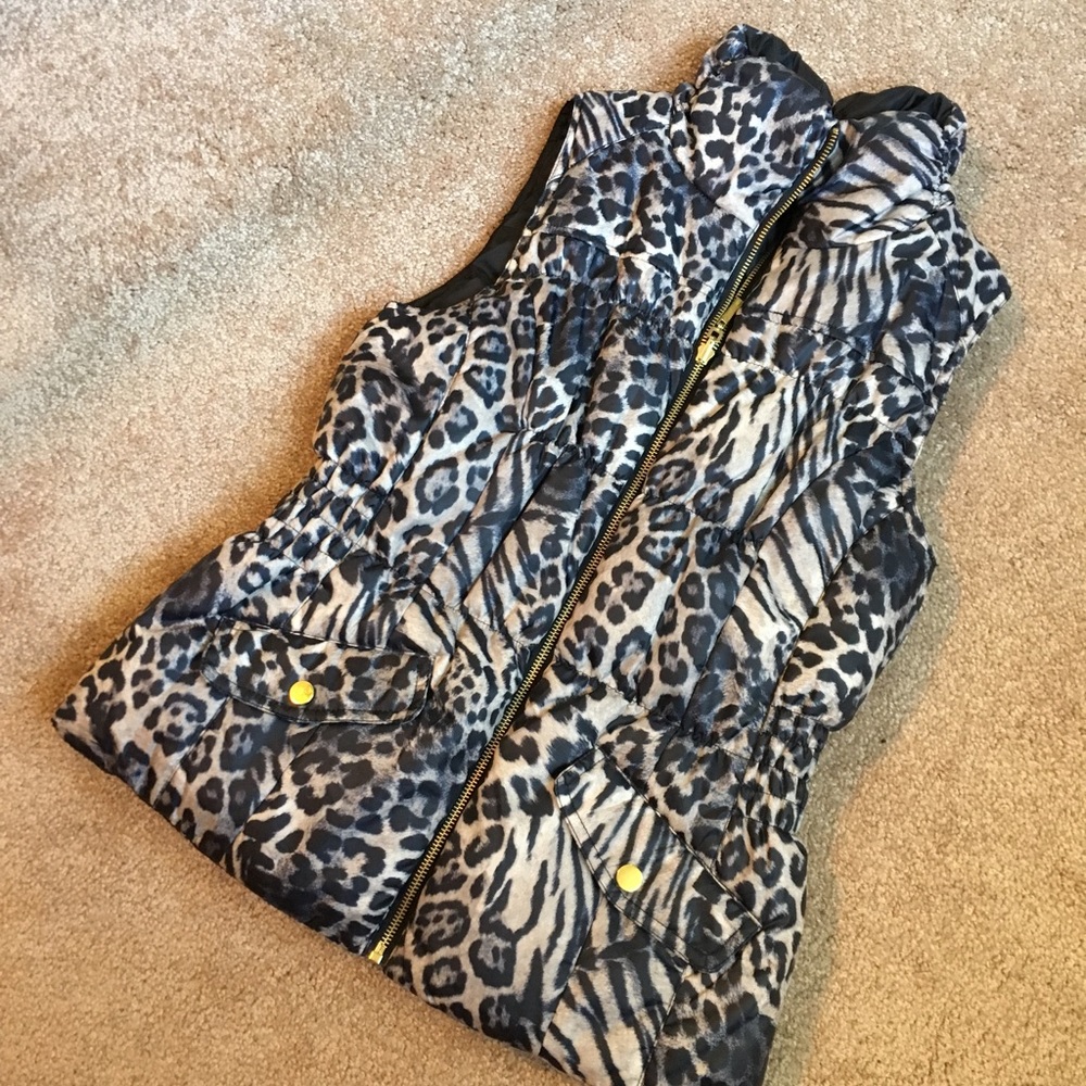 REVERSIBLE Leopard/Black women’s vest size:MEDIUM