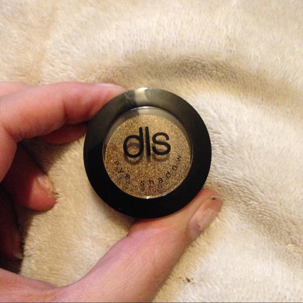 🔥Single eyeshadow🔥price as low as possible🔥