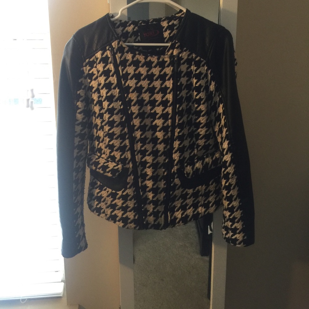 Black and white houndstooth jacket.