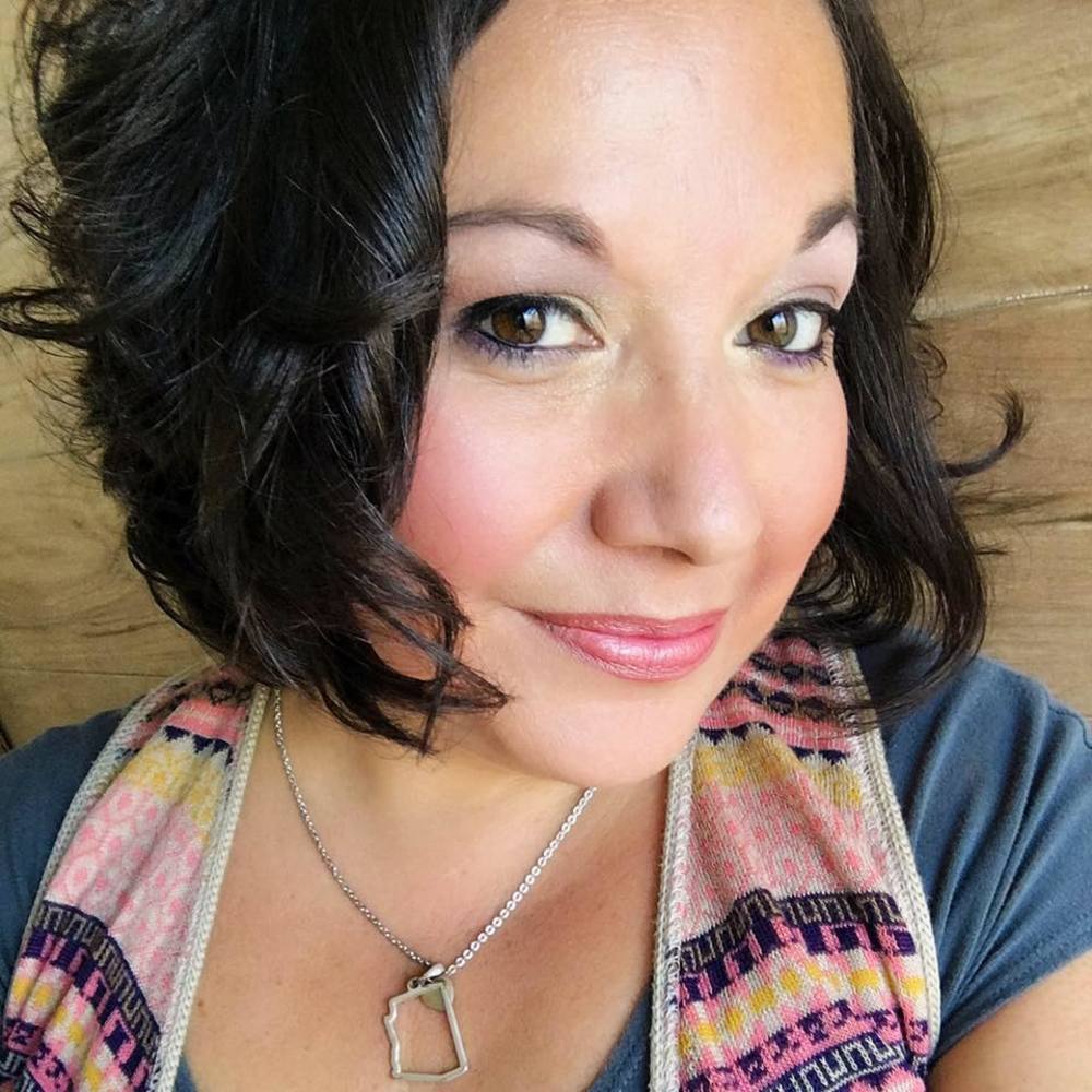 Meet your Posher, Lina