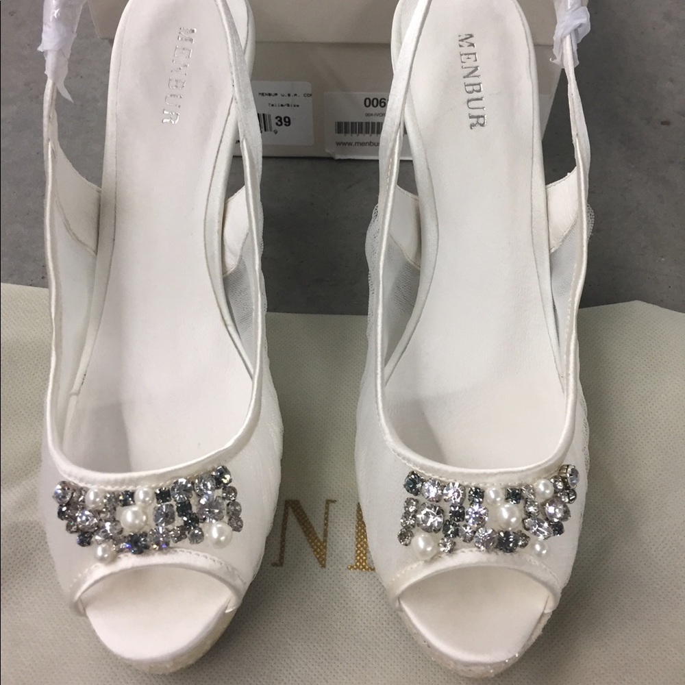 Brand New Ivory Menbur Pumps, Size 39