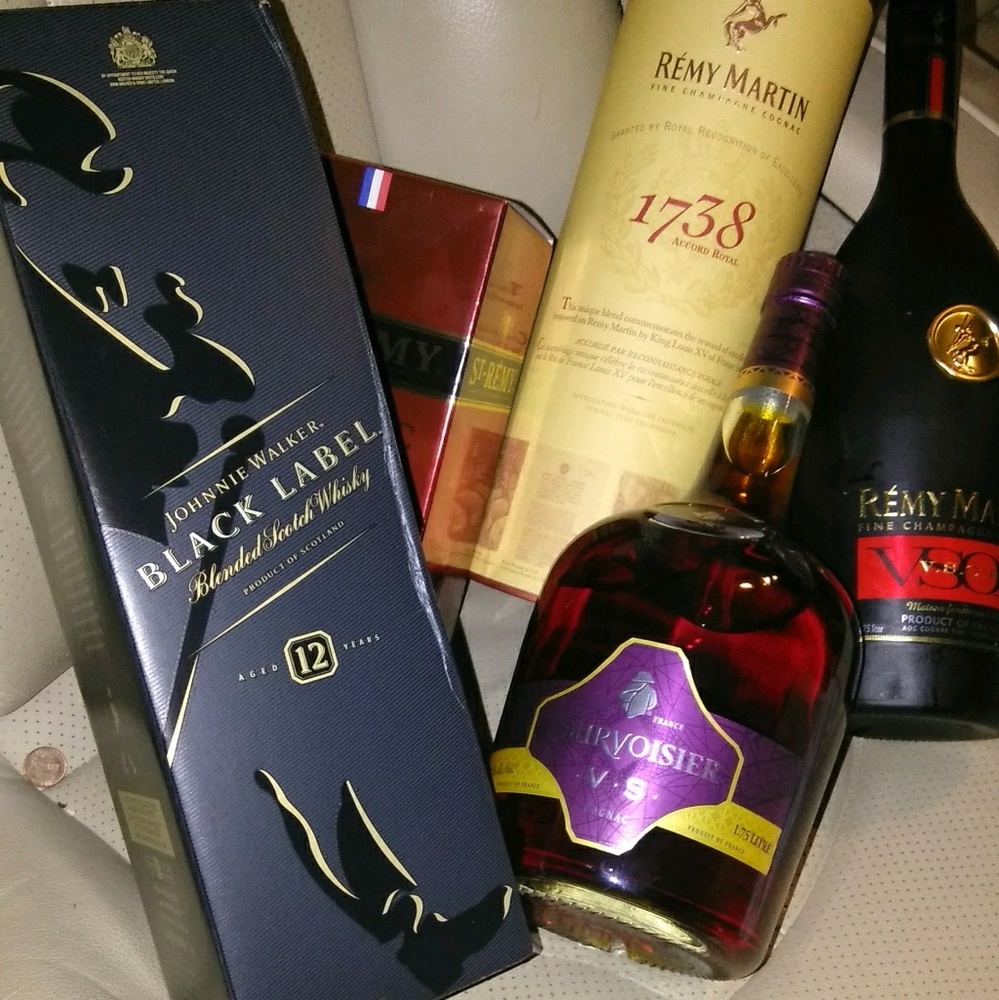 Meet your Posher, Emade