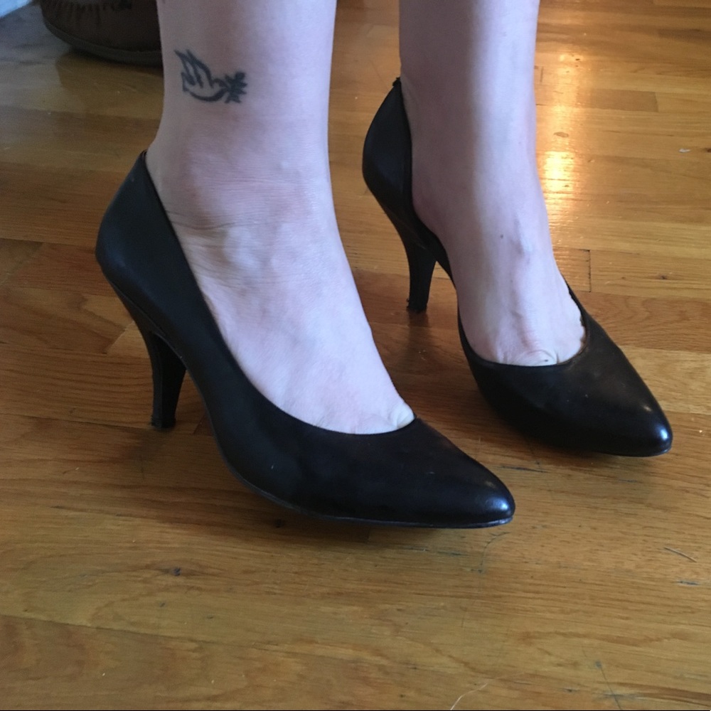 Reaction by Kenneth Cole heels in black leather