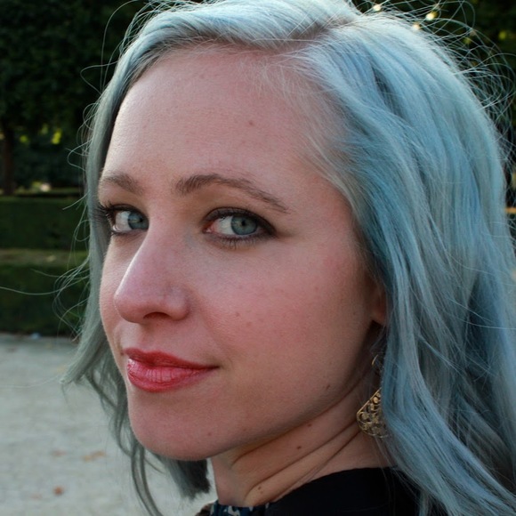 Meet your Posher, Emily - Picture 1 of 1