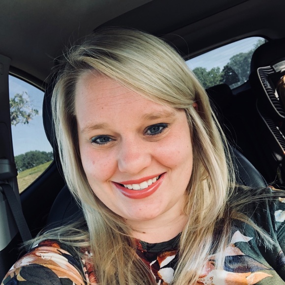 Meet your Posher, Danielle - Picture 1 of 1