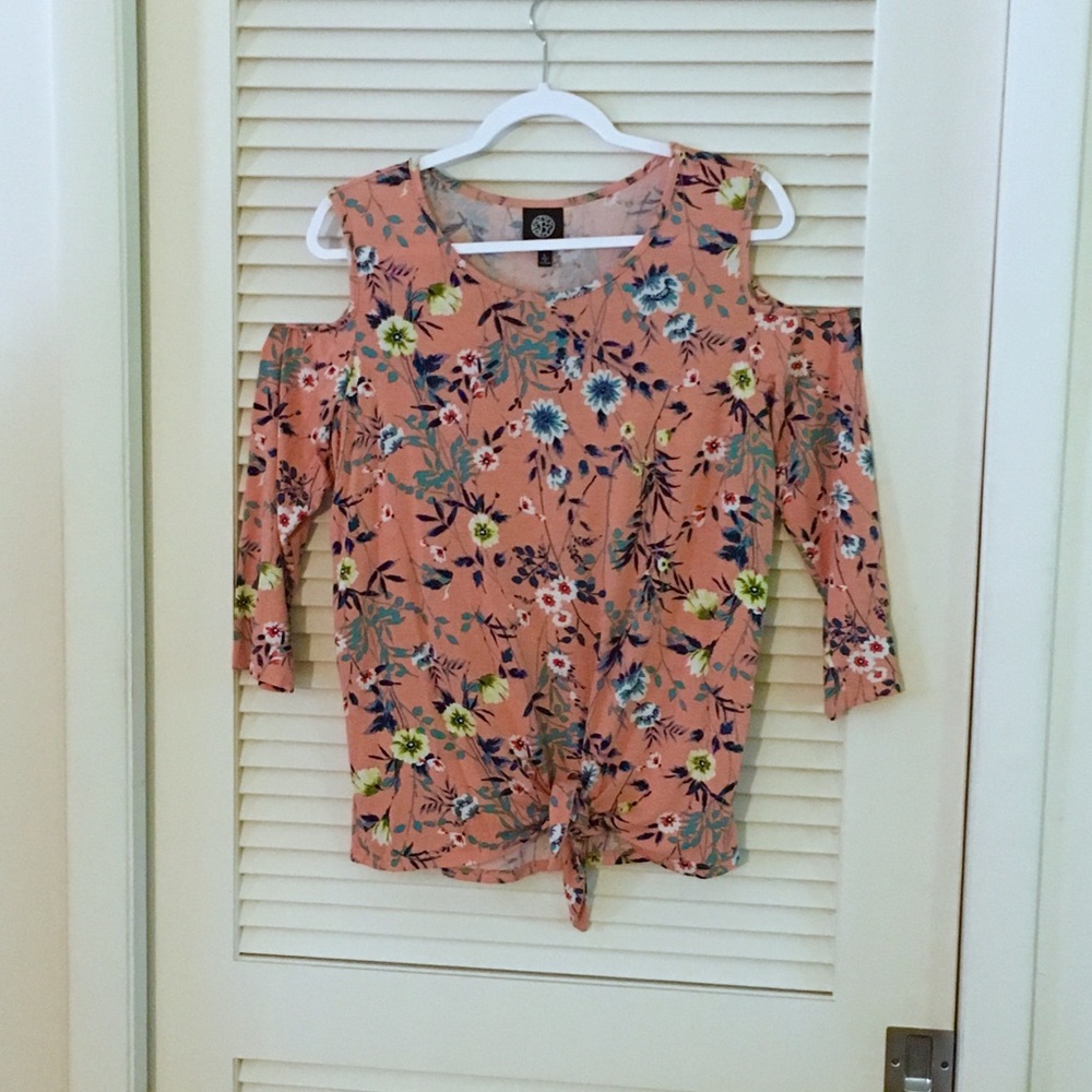 Cold shoulder tie in the front mid sleeve top