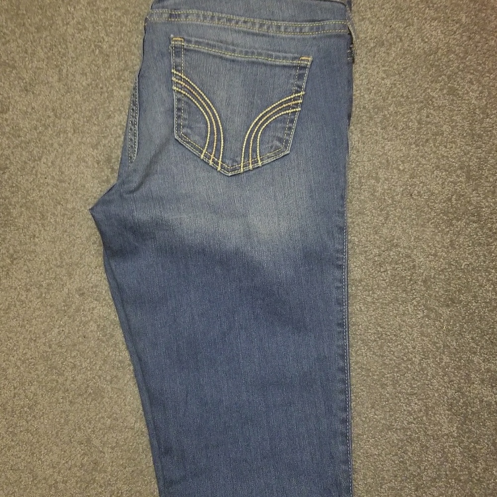 Hollister - Picture 3 of 5
