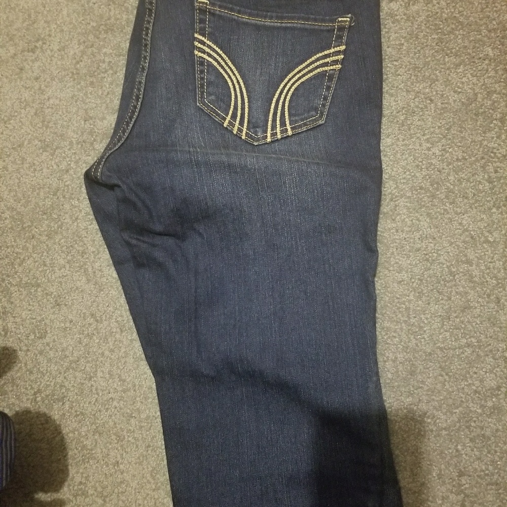 Hollister - Picture 4 of 5