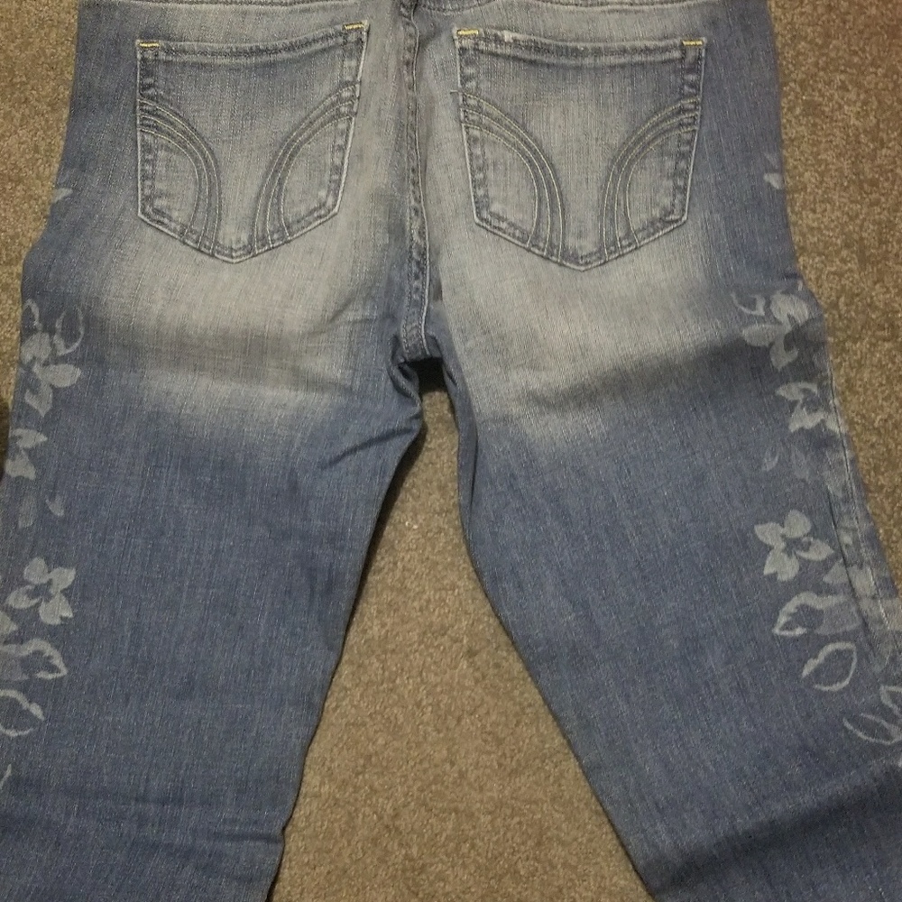 Hollister - Picture 5 of 5
