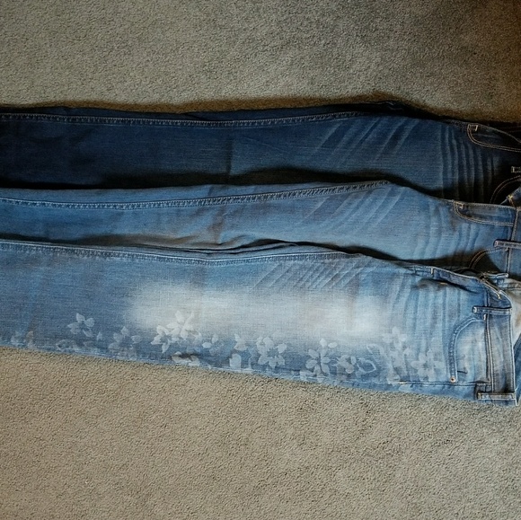 Hollister - Picture 1 of 5