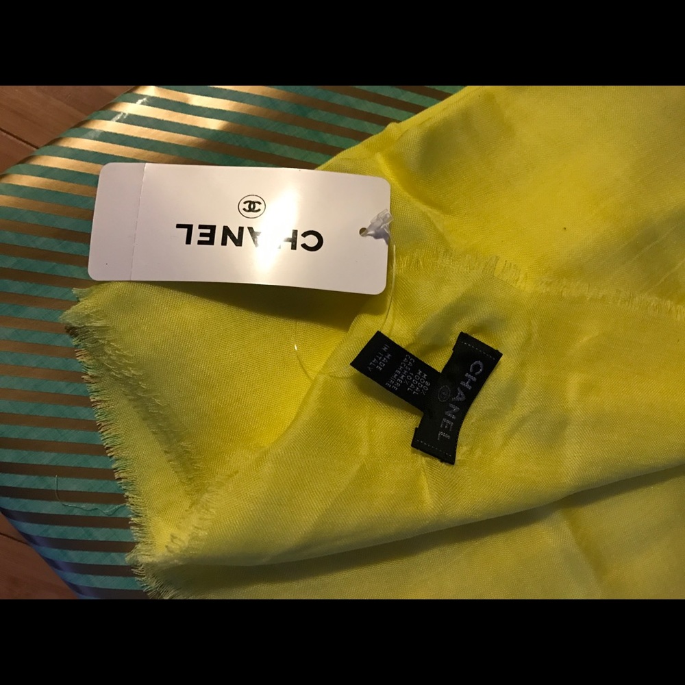 Sold ! Authentic Chanel Scarf - Picture 2 of 5