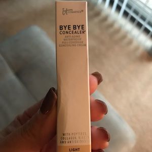IT Cosmetics bye bye concealer in Light