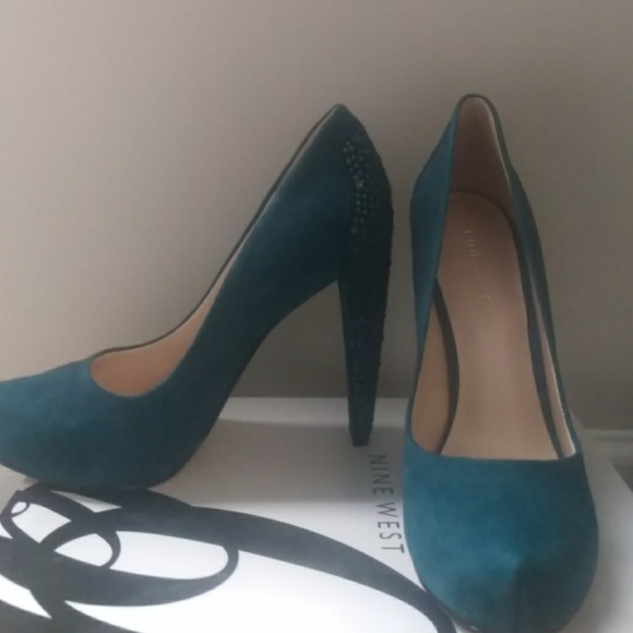 Nine West pumps - Picture 1 of 3