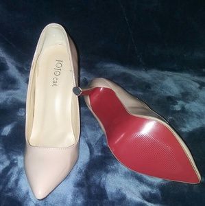 Patent pumps Red bottom detail.