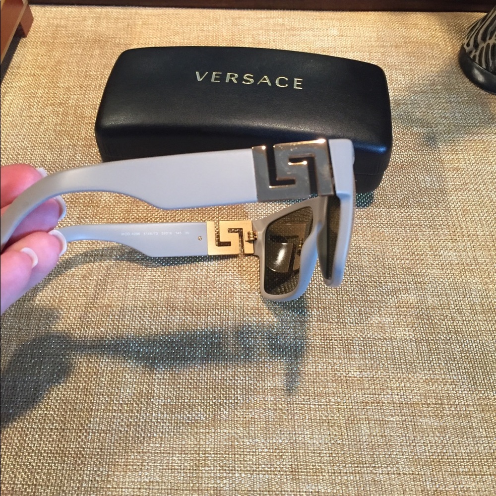Authentic Versace gray& gold sunglasses with case - Picture 5 of 8
