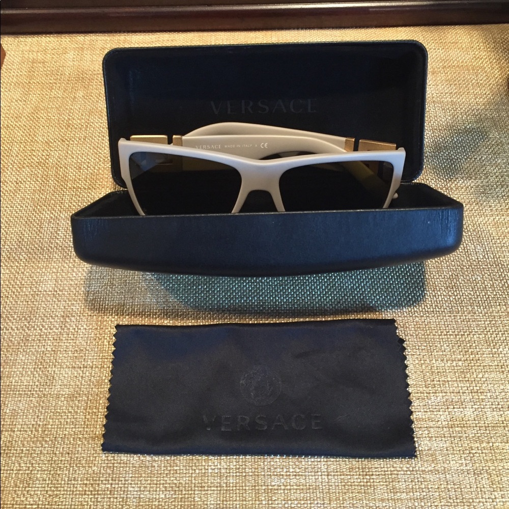 Authentic Versace gray& gold sunglasses with case - Picture 8 of 8