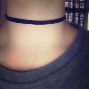 Velvet choker