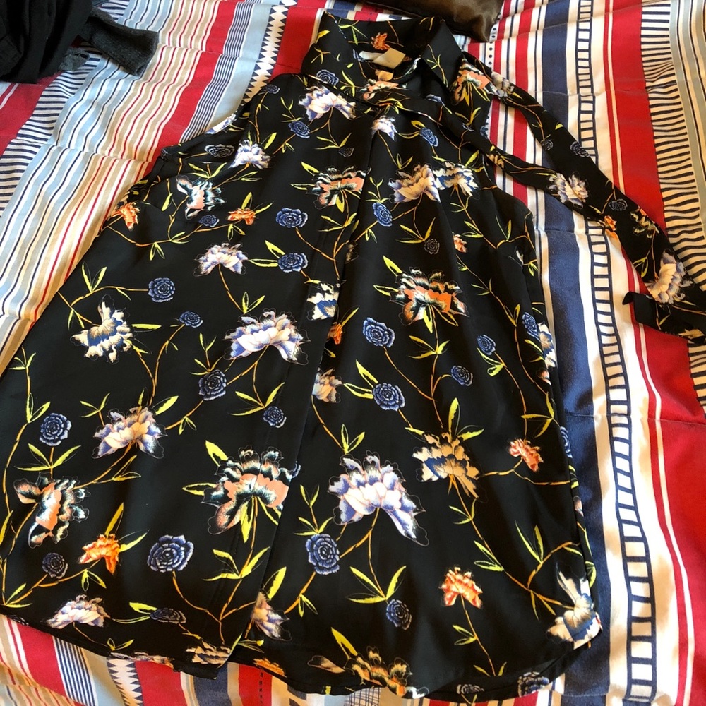 H&M sleeveless button up with neck tie