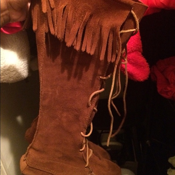 Tie up Minnetonka moccasin boots - Picture 2 of 3