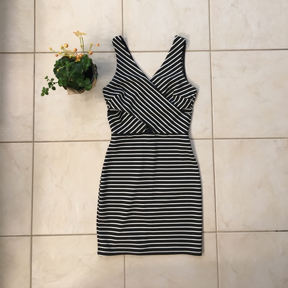 Adorable stripped dress!