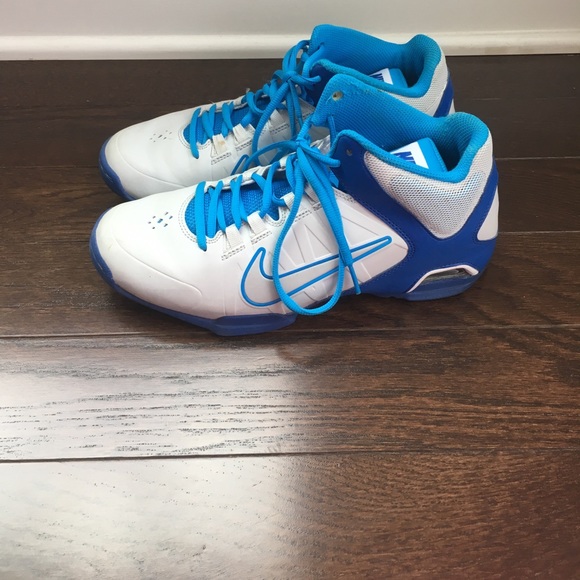 Nike basketball shoes - Picture 2 of 4