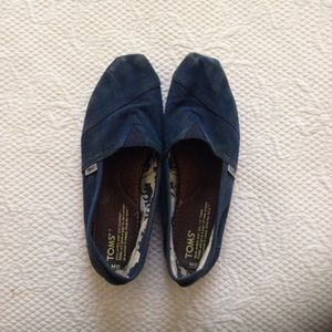 Women's Toms (size 9.5)